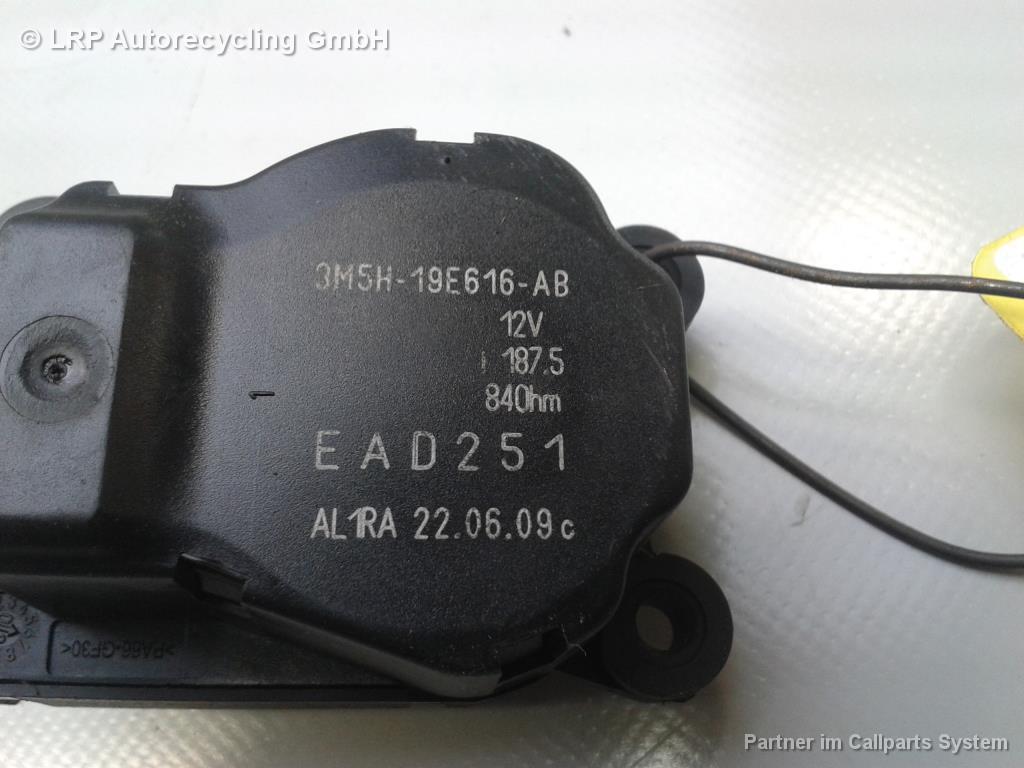 1003852491006_20151113143344.jpg