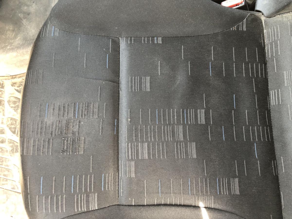 Citroen Berlingo B9 Kasten Fahrersitz Sitz vorn links Stoff Text lesen
