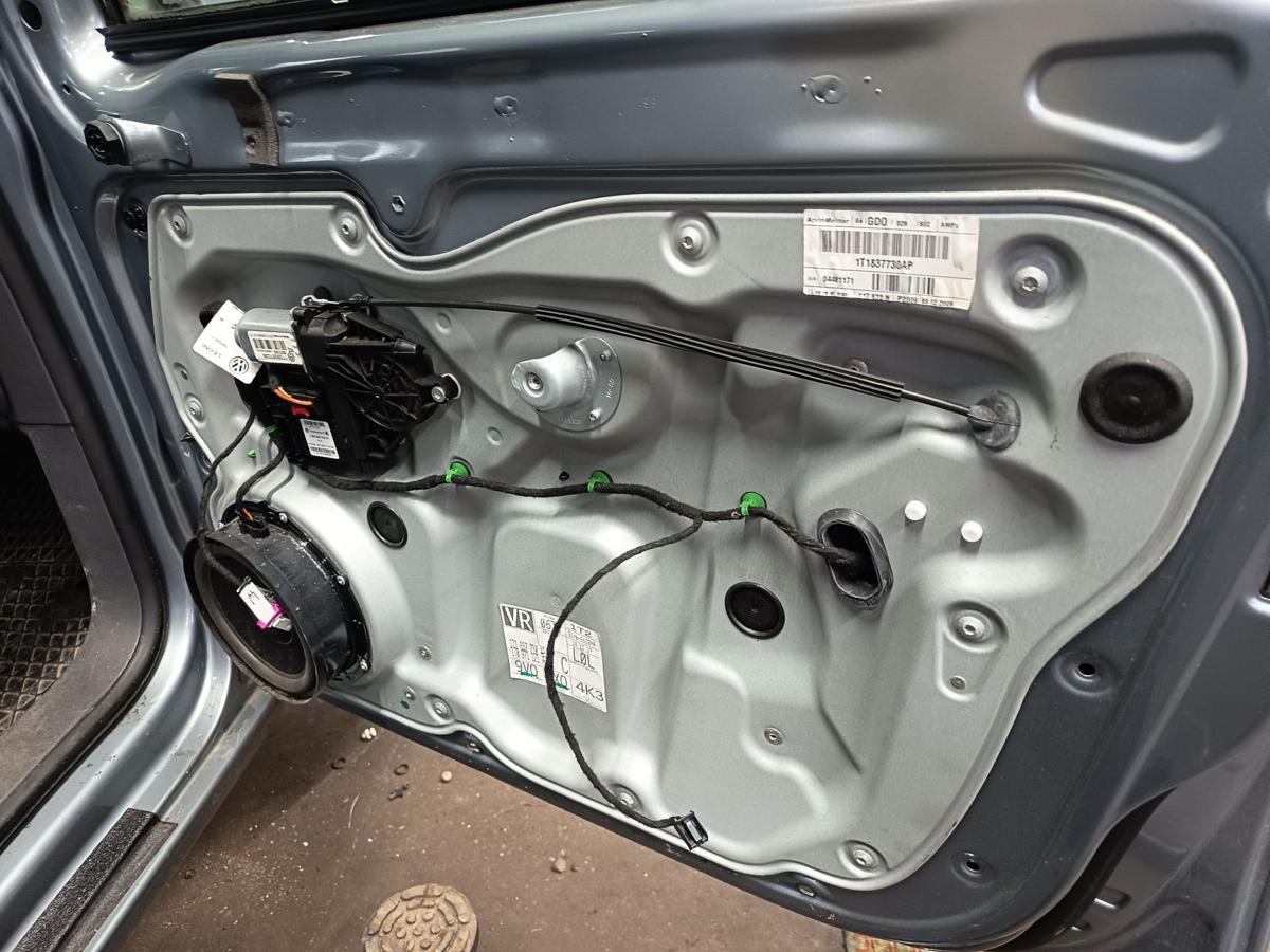 VW Touran 1T3 GP original Fensterheber mit Motor vorn rechts Beifahrer Bj 2010