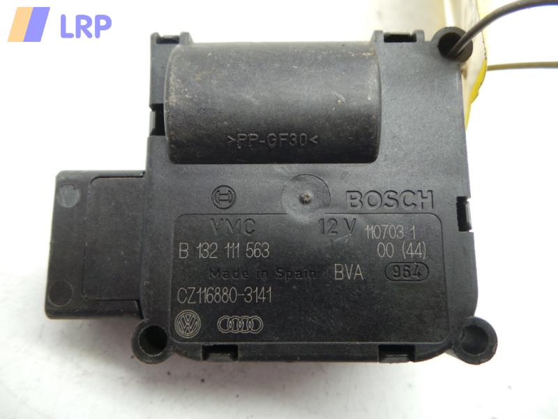 Audi A6 4F Bj.2004 Stellmotor Heizung Bosch B132111563