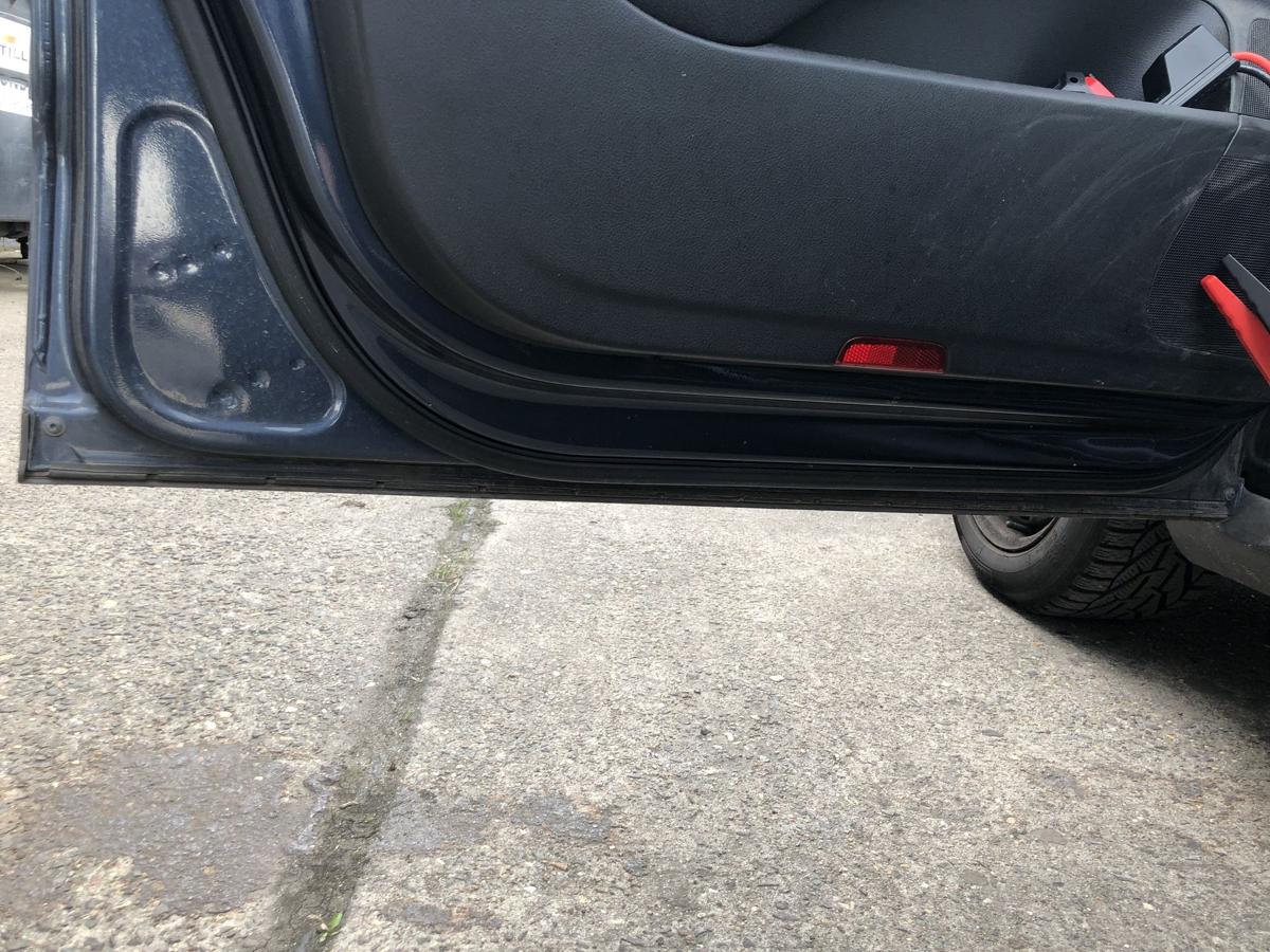 VW Passat 3C B6 T&uuml;r vorn links Fahrert&uuml;r im Rohbau LC5F Blue Graphit Metallic