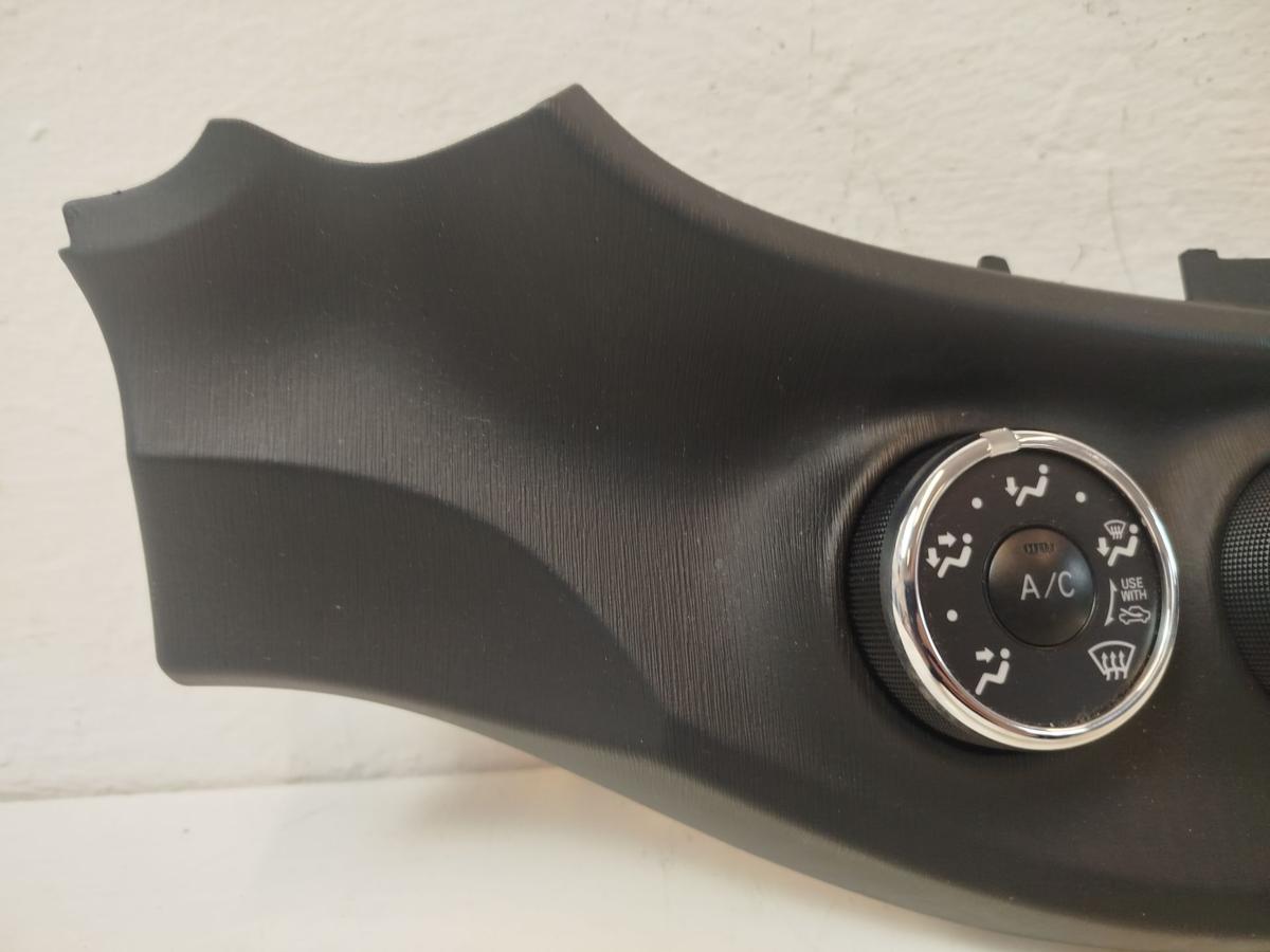 Toyota Yaris XP13 Heizungsregulierung Klimabedienteil man. Klima