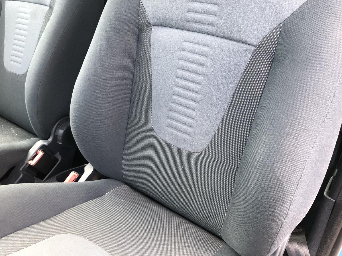 Ford KA RU8 Sitz vorn links Fahrersitz Stoff Heizung Höhenverstellung Autositz