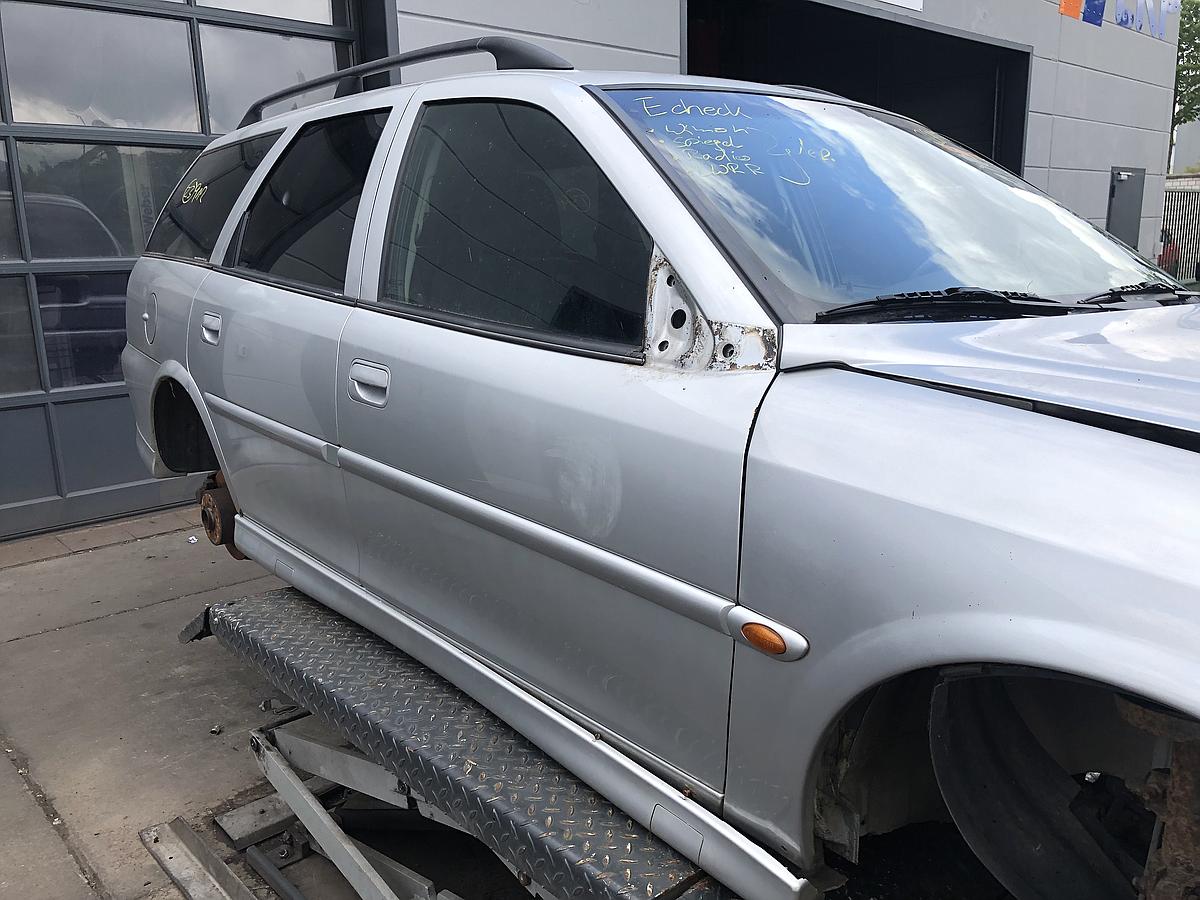 Opel Vectra B Caravan orig Tür vorn rechts Beifahrertür Z157 Starsilber Bj 02