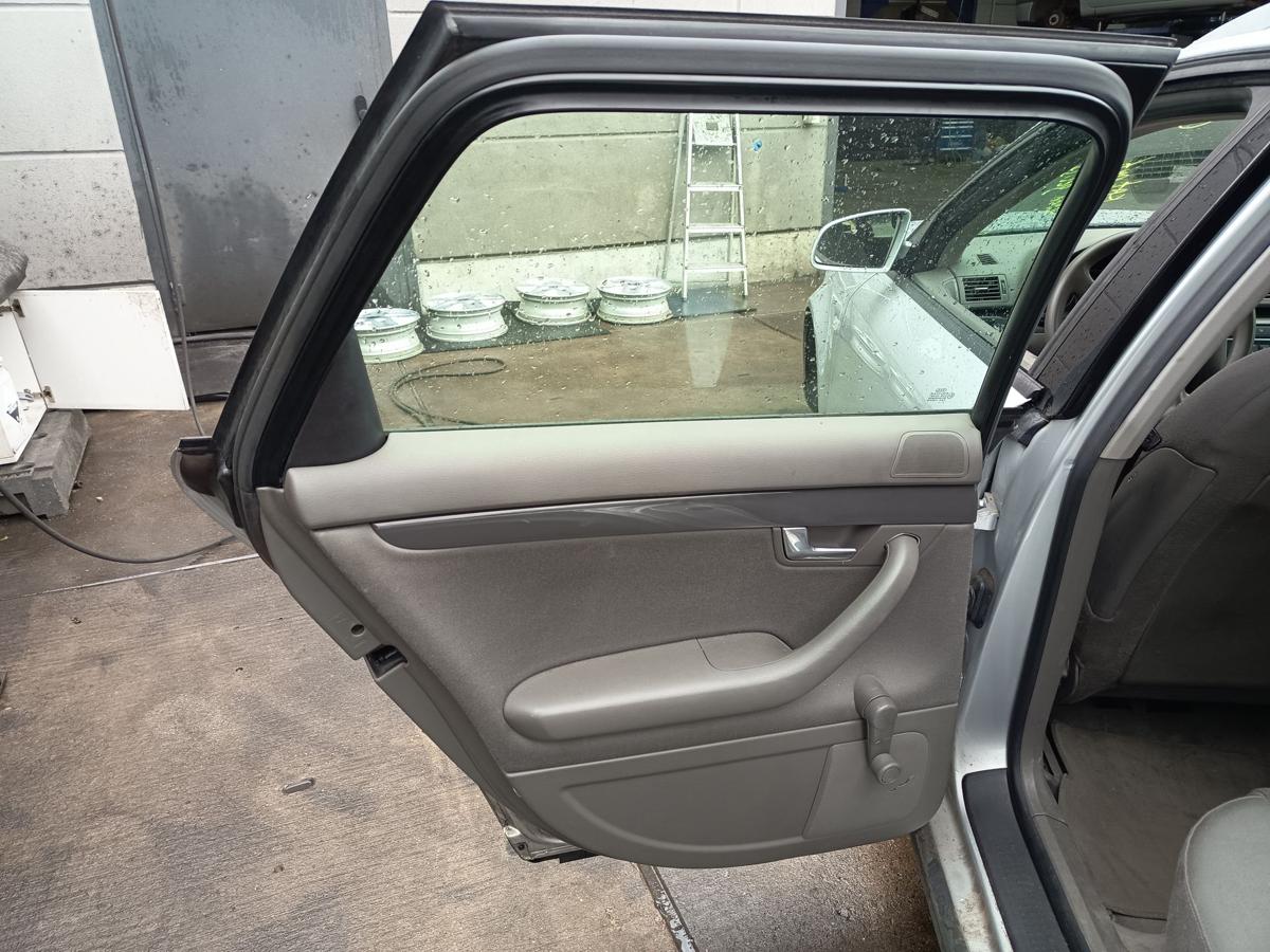 Audi A4 B6 Kombi original T&uuml;r hinten links LY7W Lichtsilber Metallic Bj 2002