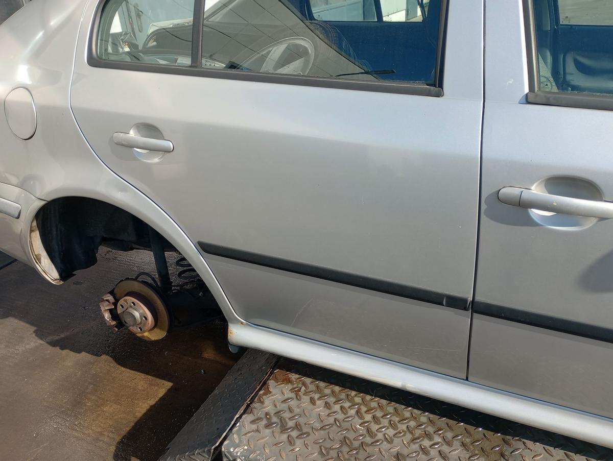 Skoda Octavia 1U orig Tür hinten rechts Limo Beifahrerseite LF7T Silber Bj 2003