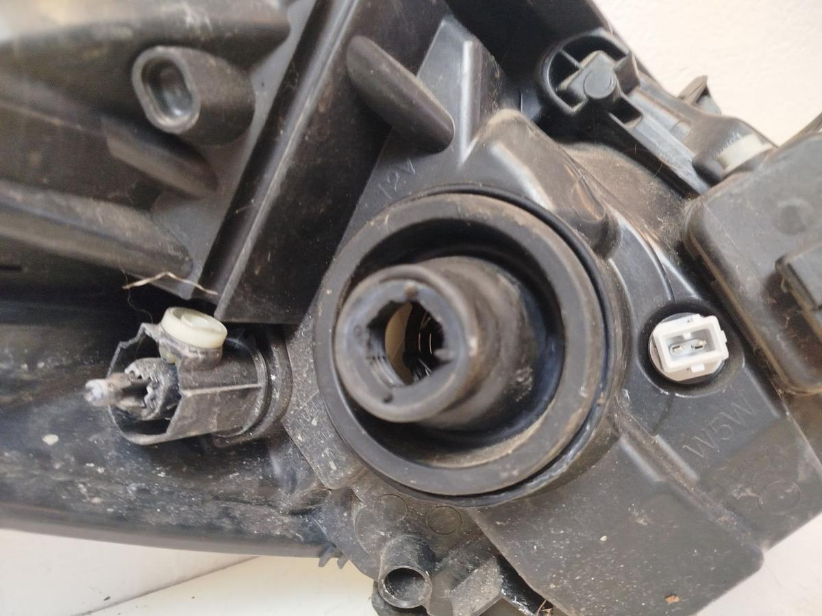 Toyota Yaris XP9 Hauptscheinwerfer Frontscheinwerfer vorn links Frankreich TEXT