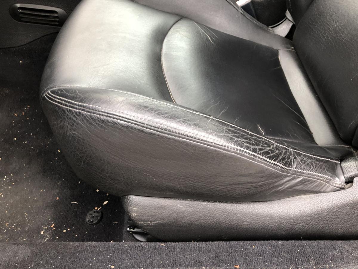 Peugeot 206CC Typ 2D Sitz vorn links Fahrersitz Leder schwarz Ledersitz