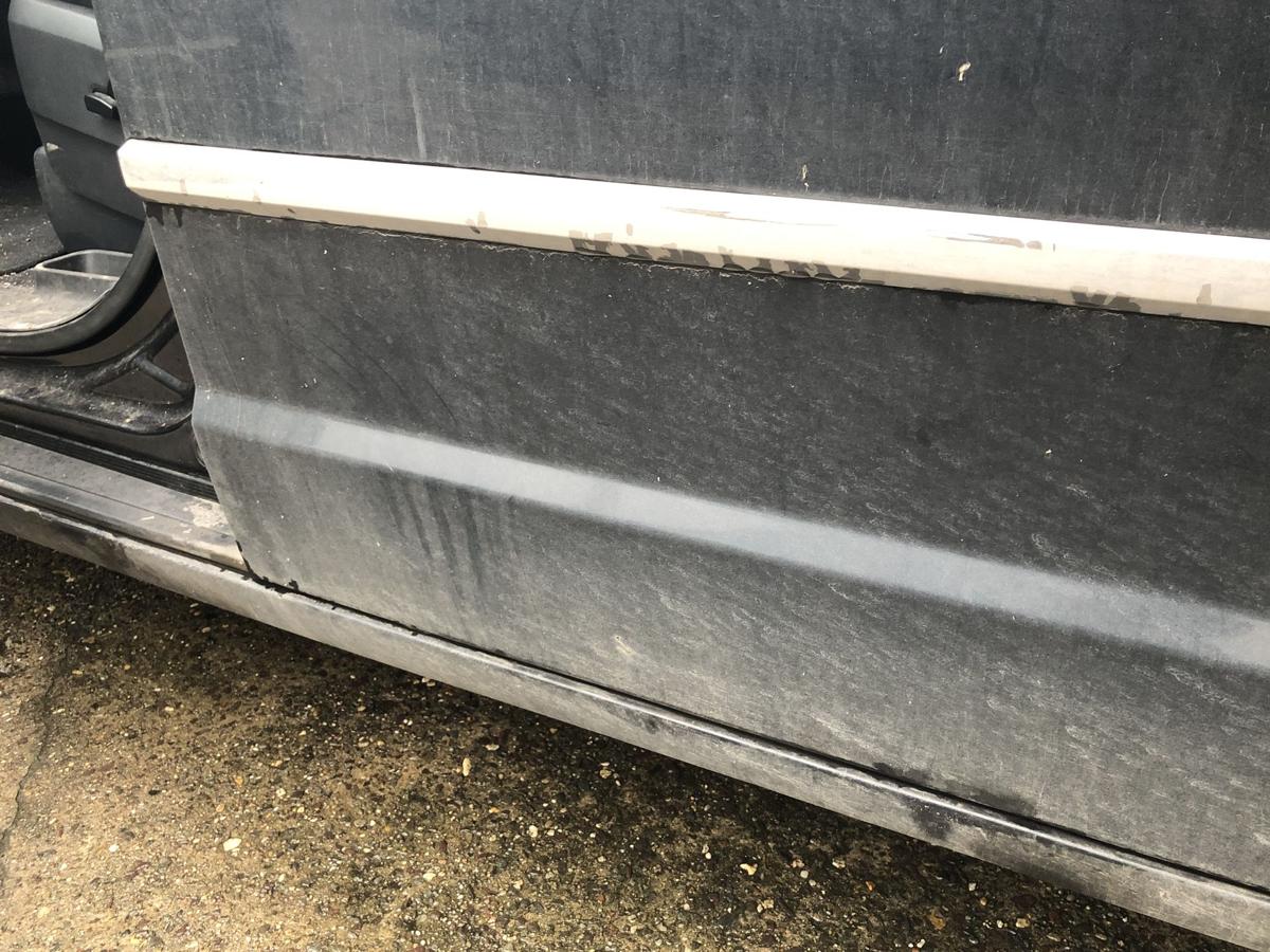 Chrysler Grand Voyager RT Schiebetür hinten links im Rohbau QXR schwarz