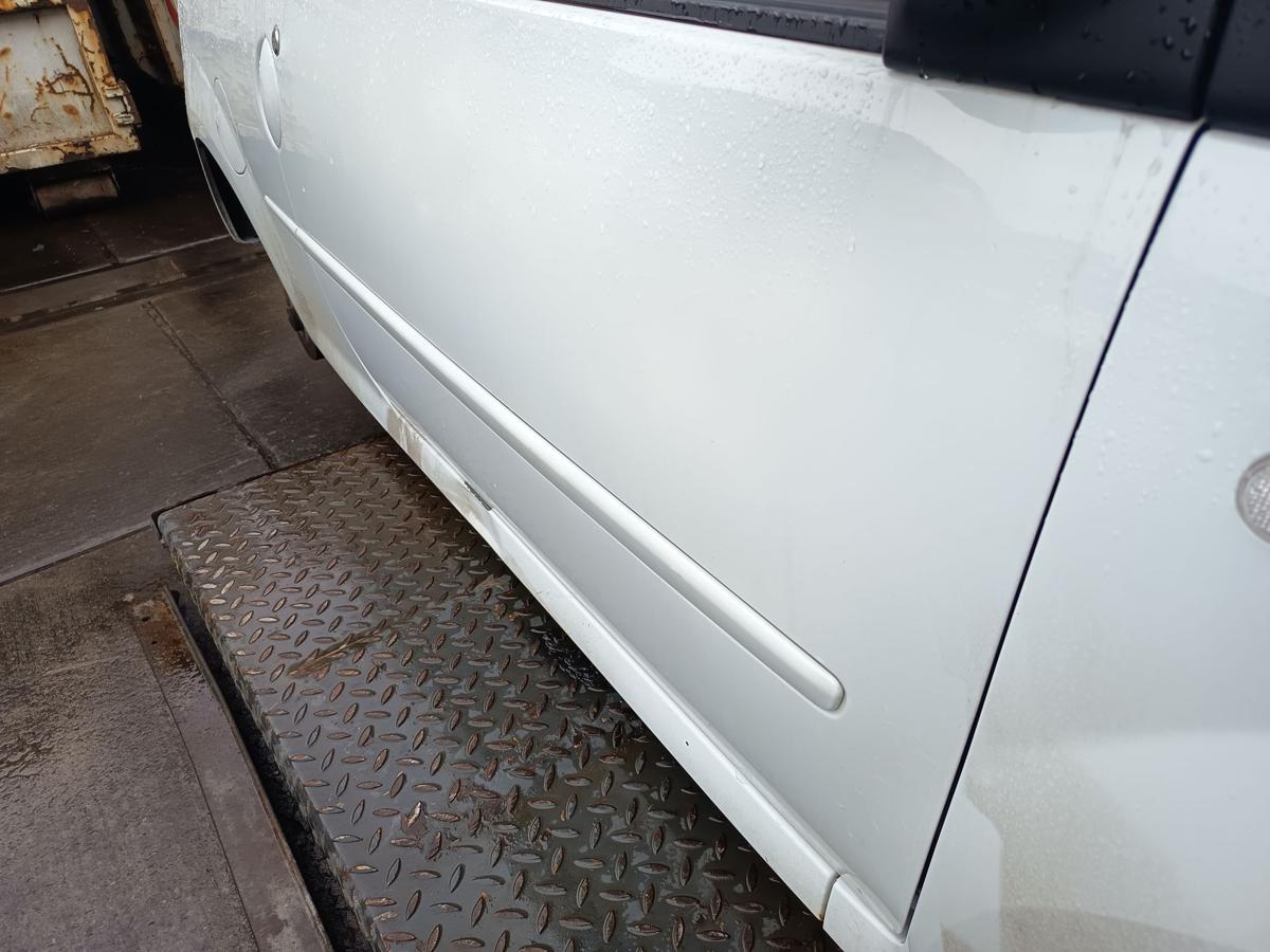 Renault Twingo II original T&uuml;r rechts Beifahrer OV369 Arktiswei&szlig; Bj 2009