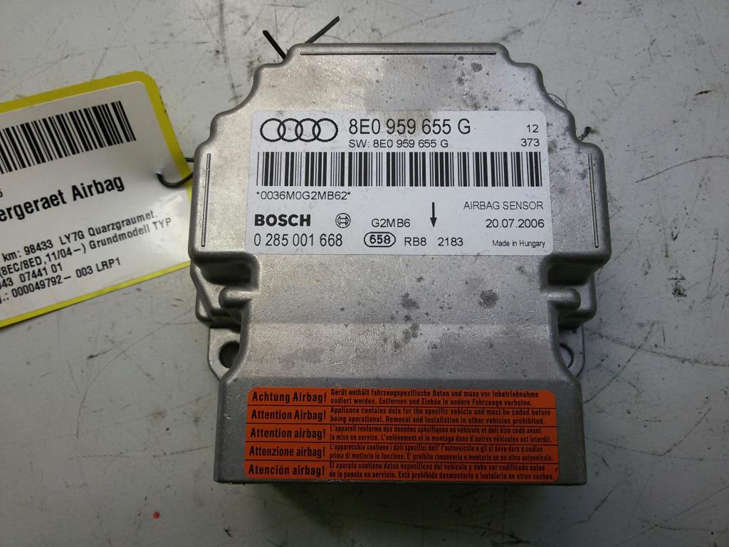 Audi A4 8E B7 BJ-2006 Steuergerät Airbag 8E0959655G Bosch 0285001668