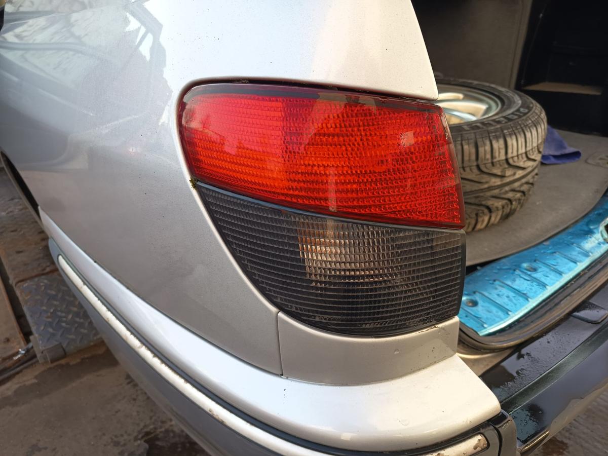 Peugeot 406 Break original R&uuml;ckleuchte links Heck Schluss Licht Bj 2003