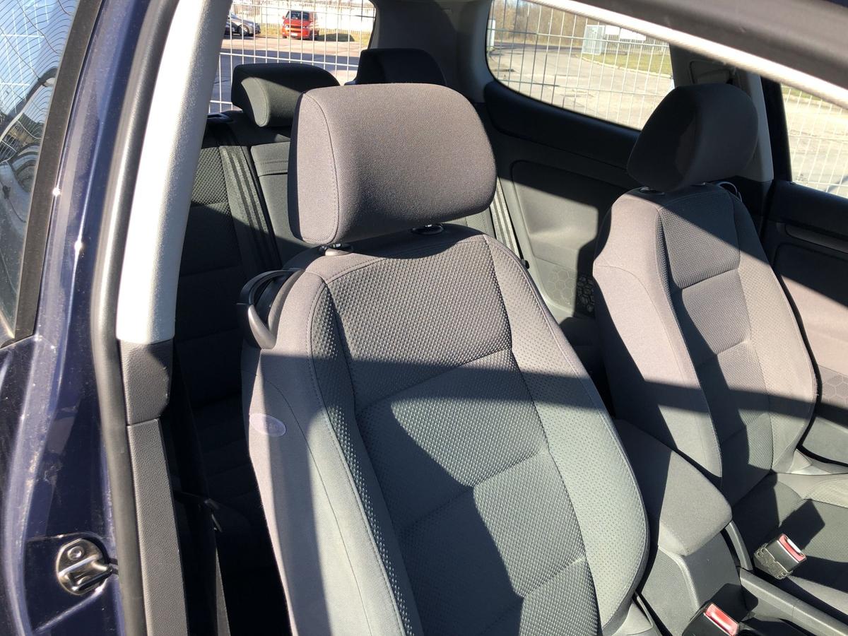 VW Golf 5 V 1K Sitz vorn rechts Beifahrersitz 3 t&uuml;rer Stoff ohne Sitzheizung