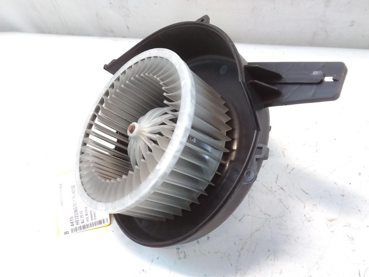 Audi A1 8X Zubeh&ouml;rteil Heizungsgebl&auml;se Klima BJ2010