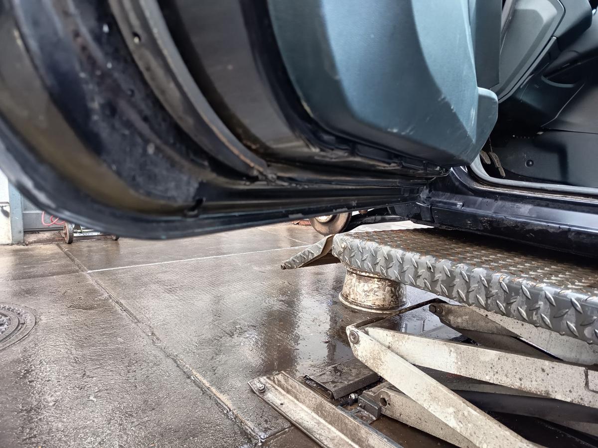 Ford Fiesta VII original T&uuml;r vorn links Fahrer Pantherschwarz Bj 2012