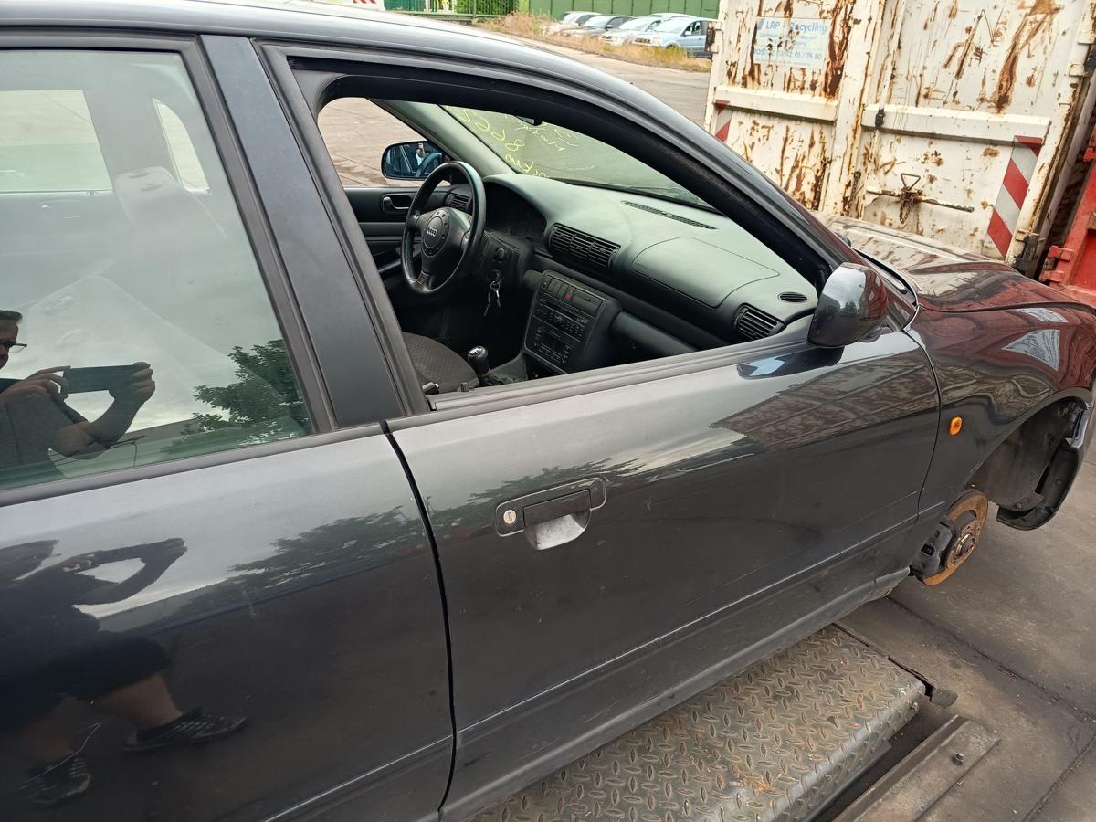 Audi A4 B5 original T&uuml;r Roht&uuml;r vorne rechts LZ9U Vulkanschwarz Baujahr 1997