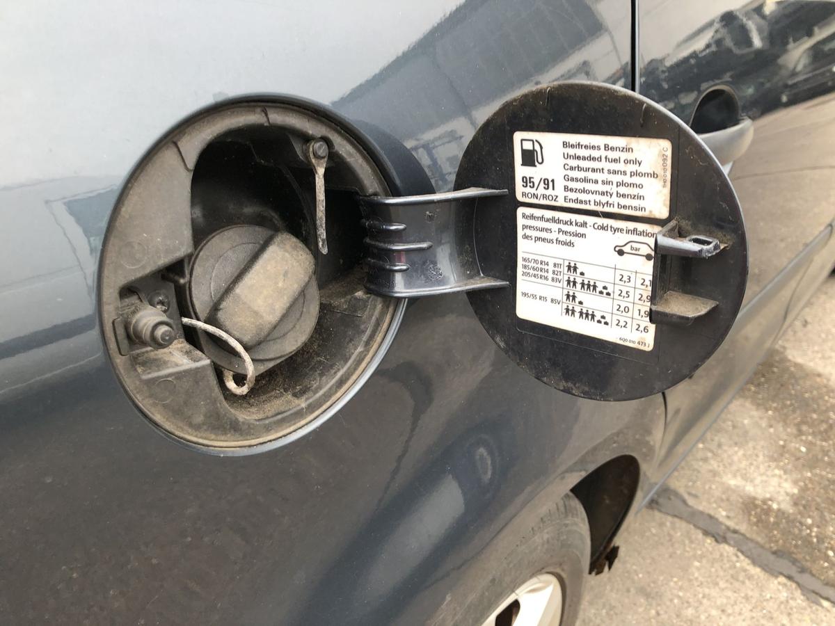 VW Polo 9N3 Tankklappe Tankdeckel Tankverschluss LC7V grau