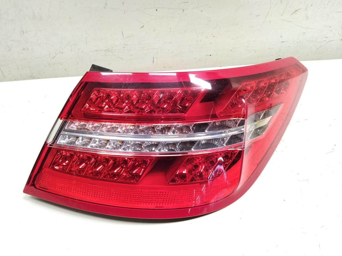 Mercedes E-Klasse Coupe C207 original Rückleuchte Heckleuchte rechts LED Bj.2009