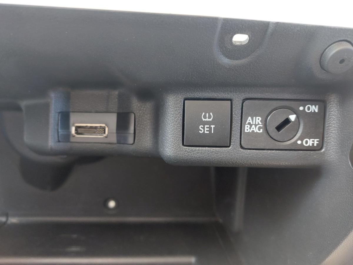 VW Polo 6R Handschuhfach rechts Handschuhkasten gek&uuml;hlt mit Media In Dose