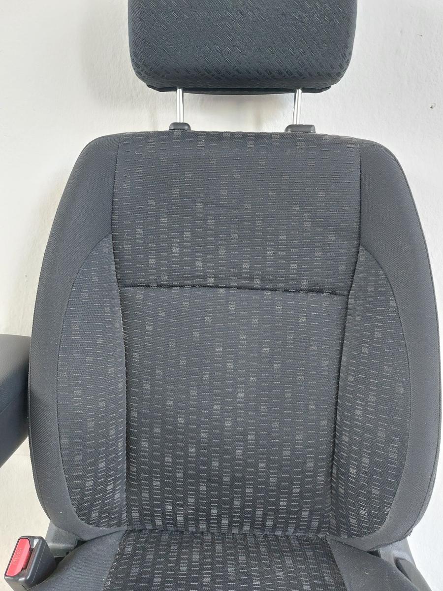 Honda CR-V RD8 Sitz vorn links Fahrersitz Stoff mit abnehmbarer Mittelarmlehne