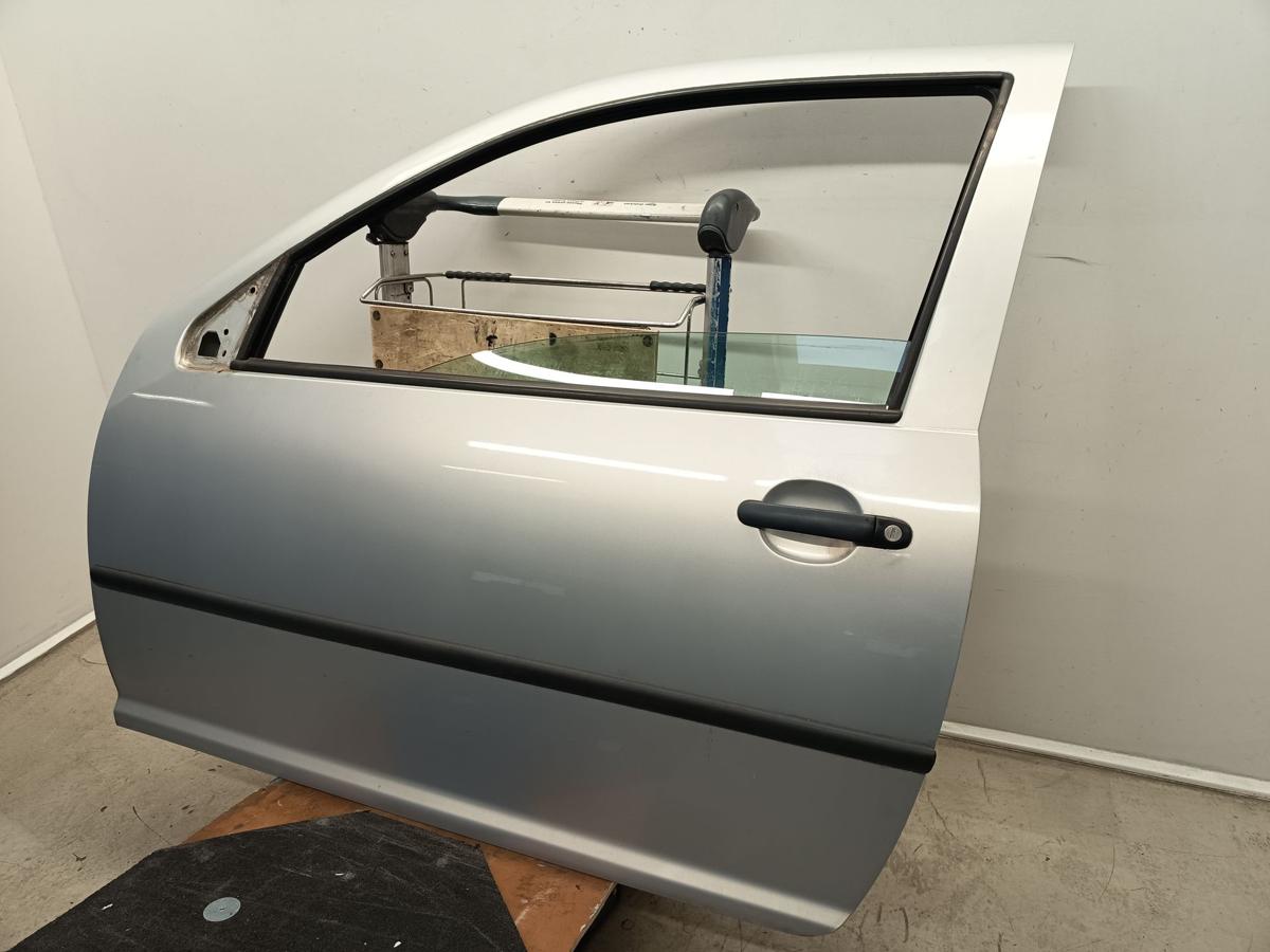 VW Golf IV original T&uuml;r links Fahrert&uuml;r LB7Z Satinsilber Metallic Baujahr 1999