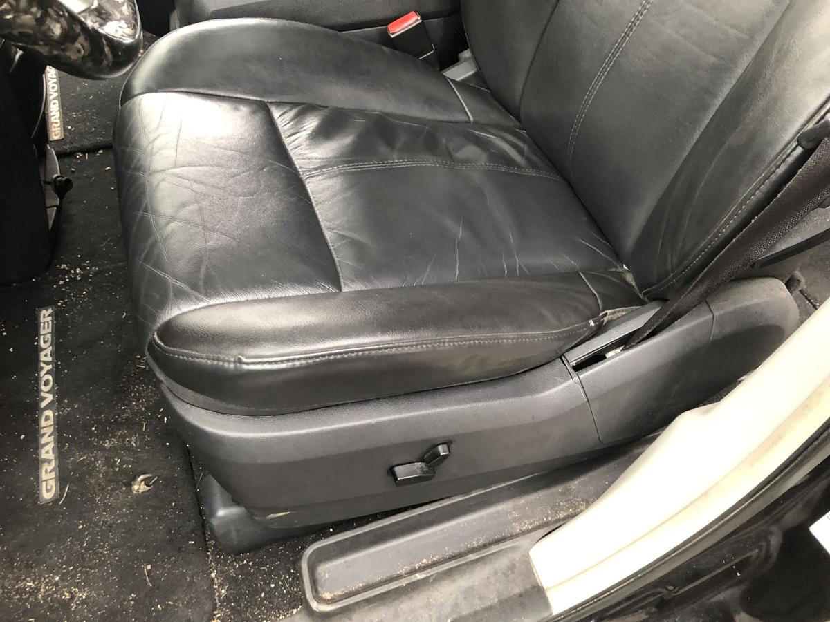 Chrysler Grand Voyager RT Sitz vorn links Leder Alcantara Fahrersitz schwarz