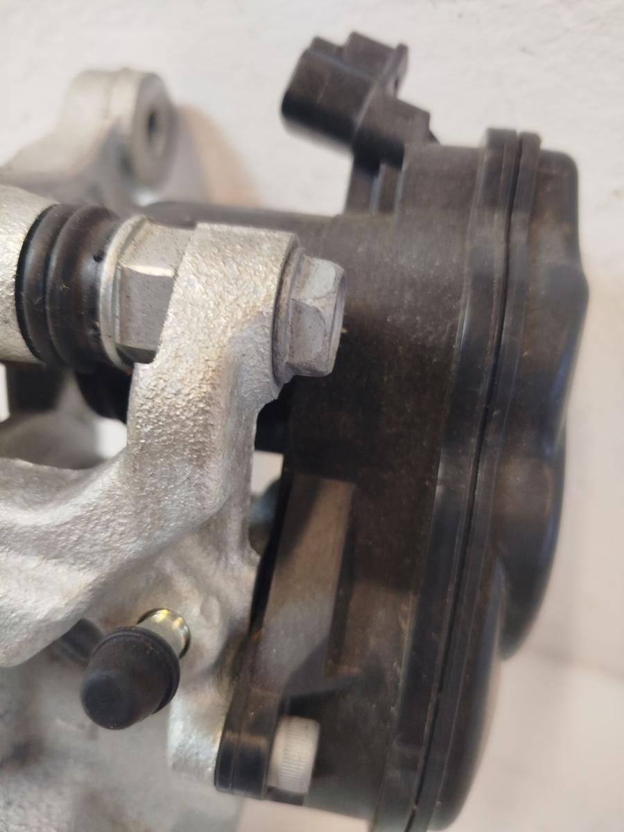 Mitsubishi Eclipse Cross GK0 ab21 Bremssattel hinten links Sattel elektrisch