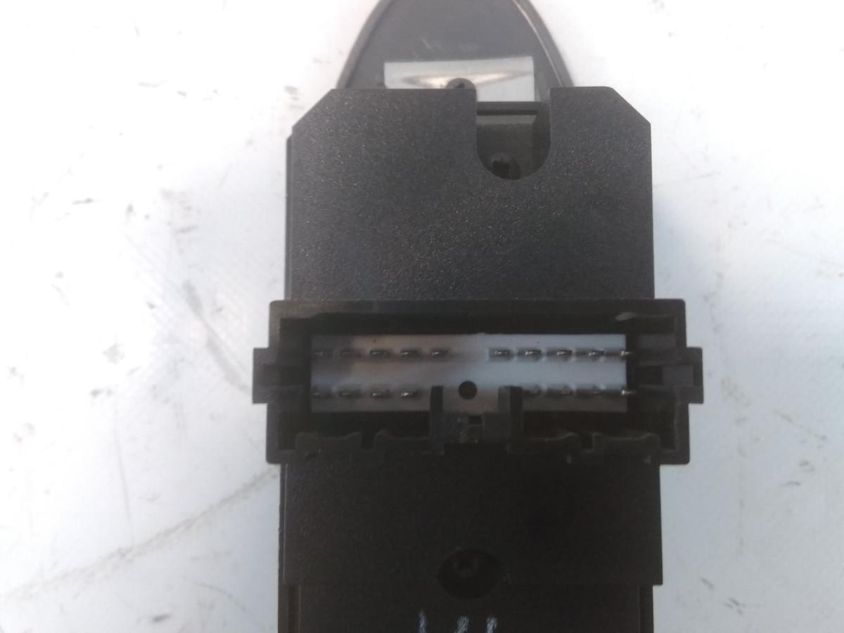 Mitsubishi Space Star original Schalter Fensterheber vorn links 4-Fach BJ2002
