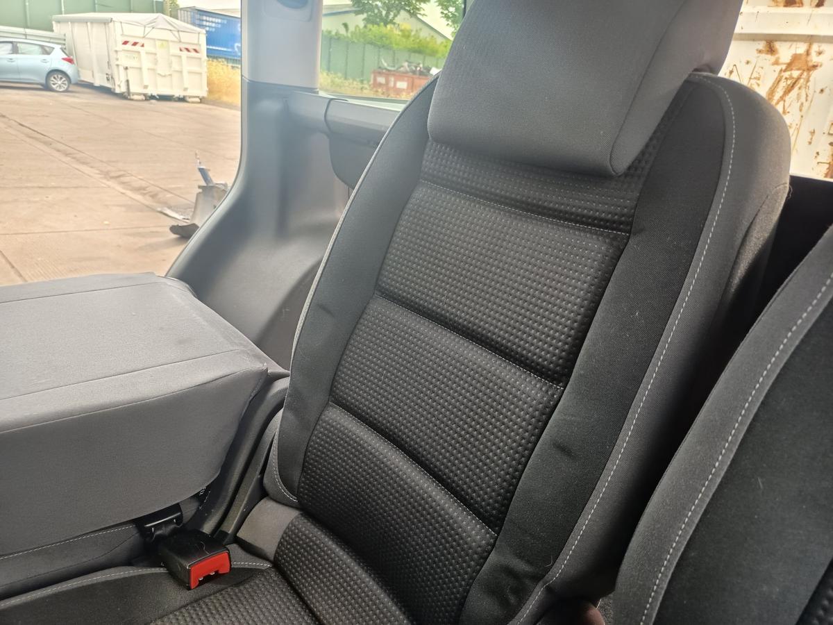 VW Touran GP 1T Einzelsitz hinten mitte Reihe 2 Stoff schwarz/anthrazit Bj 2009