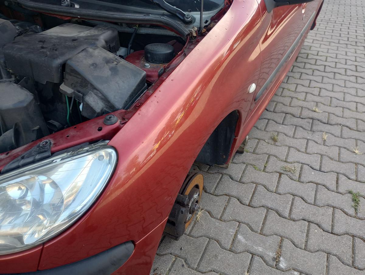 Peugeot 206 original Kotflügel links schmale Ausführung EKQ Luziferrot Bj 2004