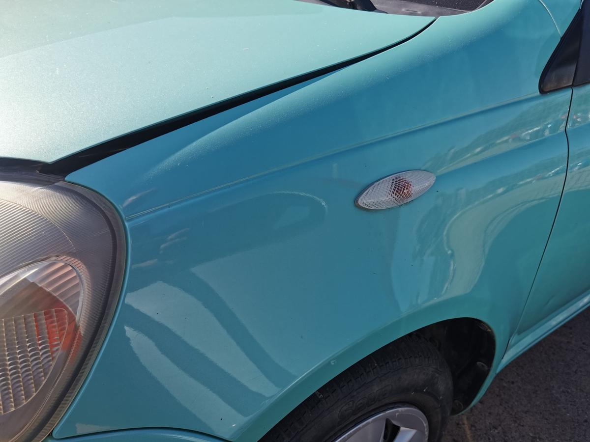 Toyota Yaris XP10 Kotflügel Fender Seitenwand vorn links DELLE 764 Light Aqua