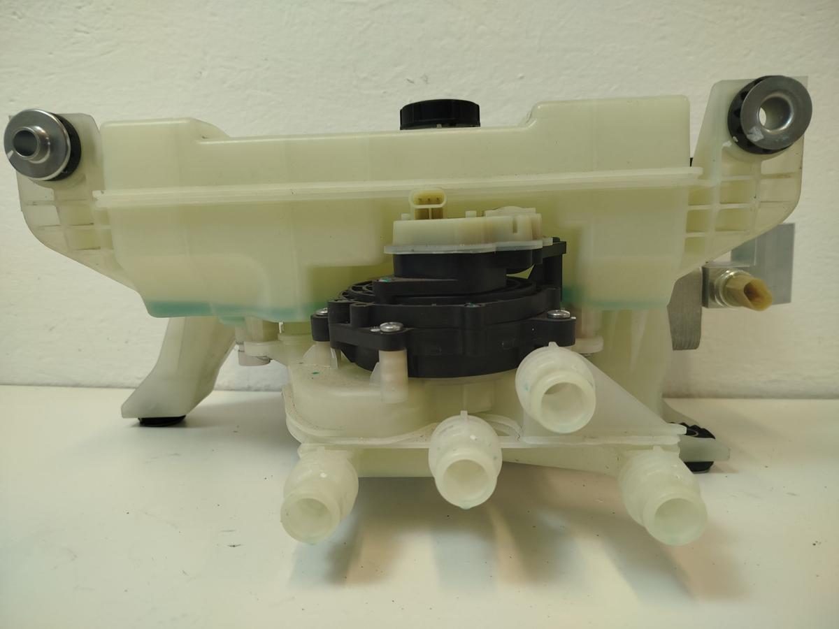 NIO EL6 Elektro SUV Ausgleichsbeh&auml;lter K&uuml;hlwasser Magnetventile Umw&auml;lzpumpe