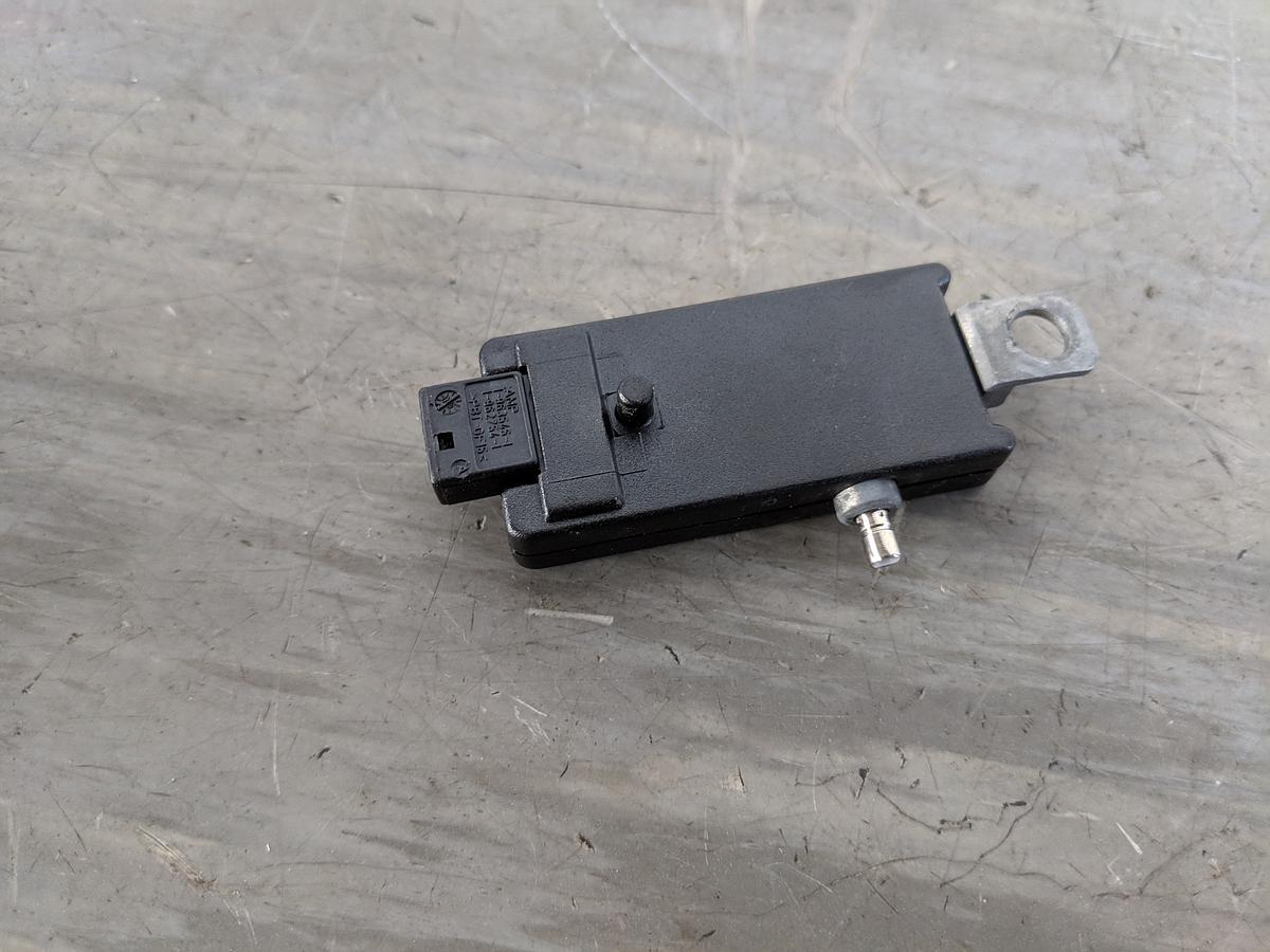 VW Touareg 7L Antennenverstärker 4B5035225C VW Touareg 7L Antennenverstärker 4B5035225C