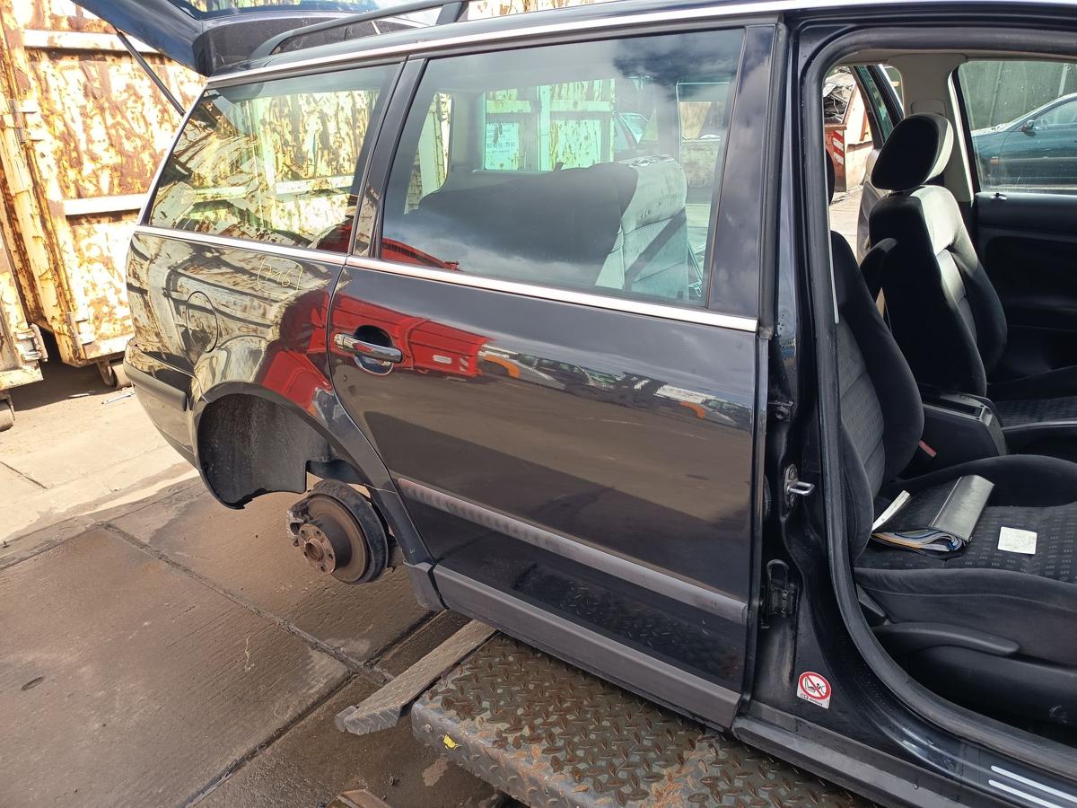 VW Passat 3BG Variant original T&uuml;r hinten rechts Fond C9Z Black magic Bj 2002