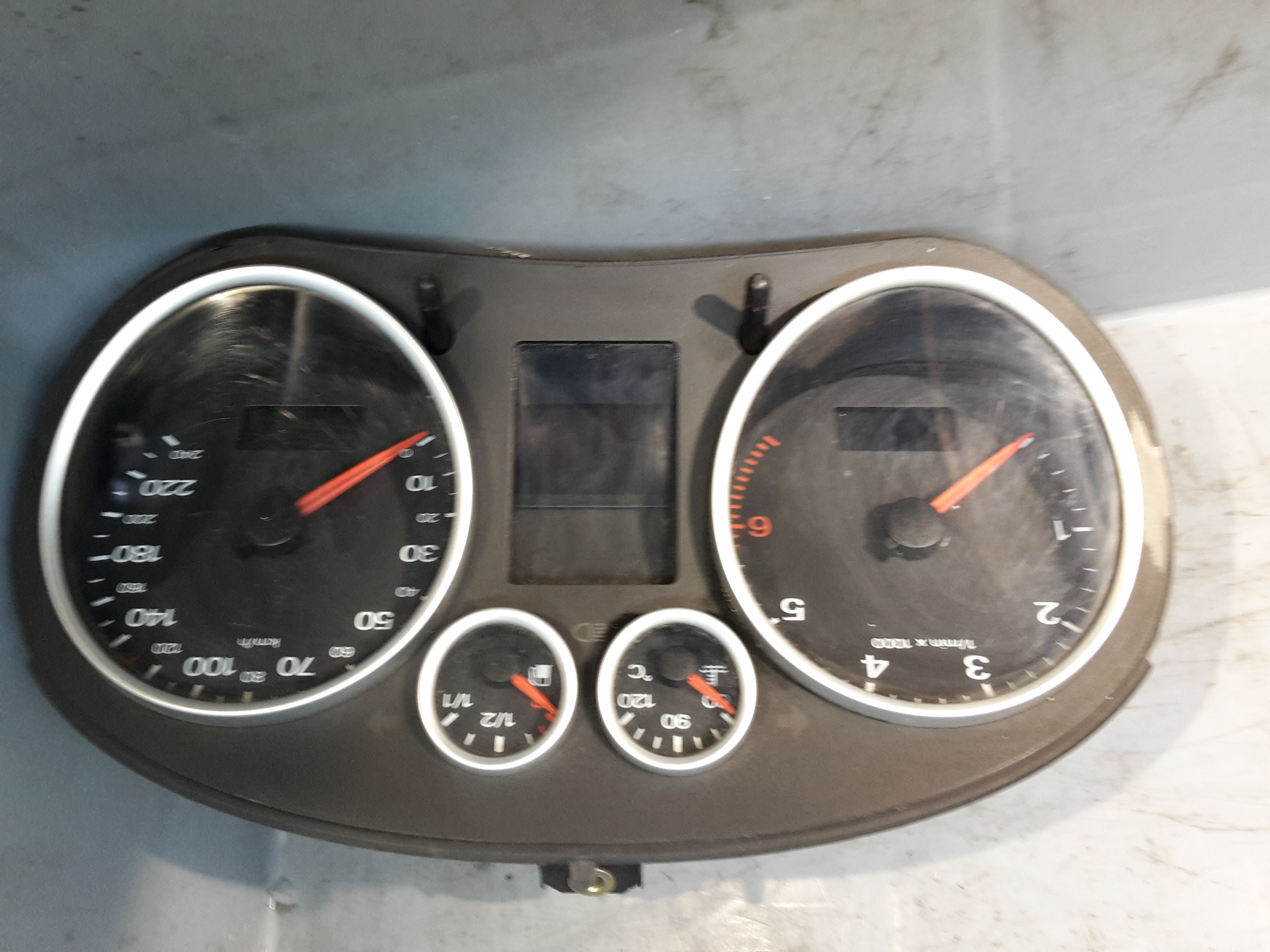 Audi A2 8Z Bj. 2003 org. Instrumentenkombination Tachoinstrument