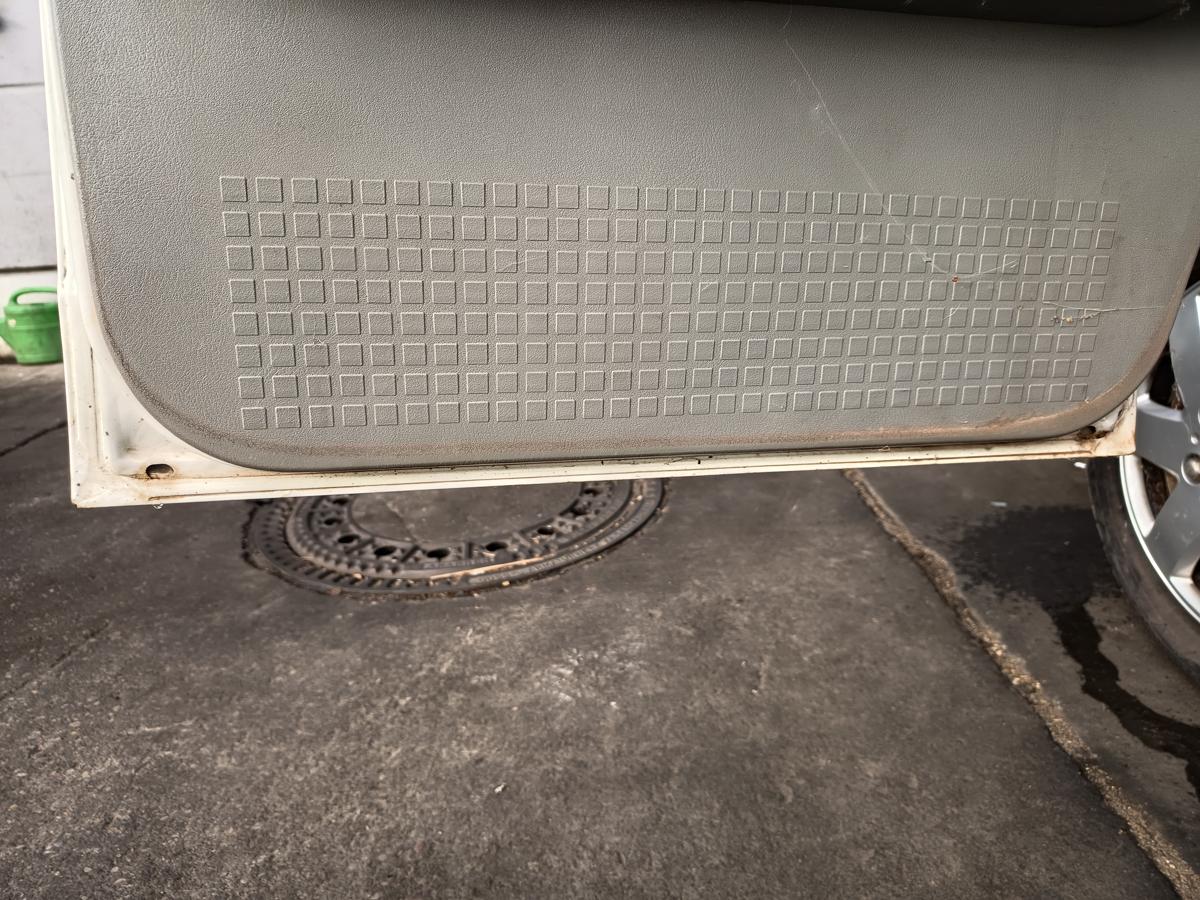VW Transporter T4 original T&uuml;r links L902 Grauwei&szlig; Bj 2001
