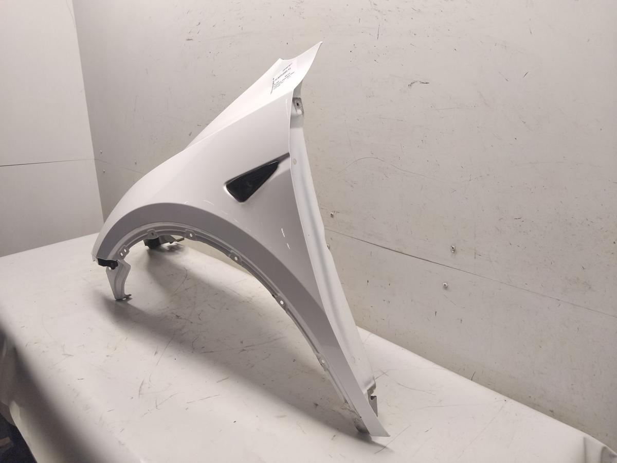 Tesla Model Y original Kotfl&uuml;gel vorn links wei&szlig;metallic PPSW BJ2023
