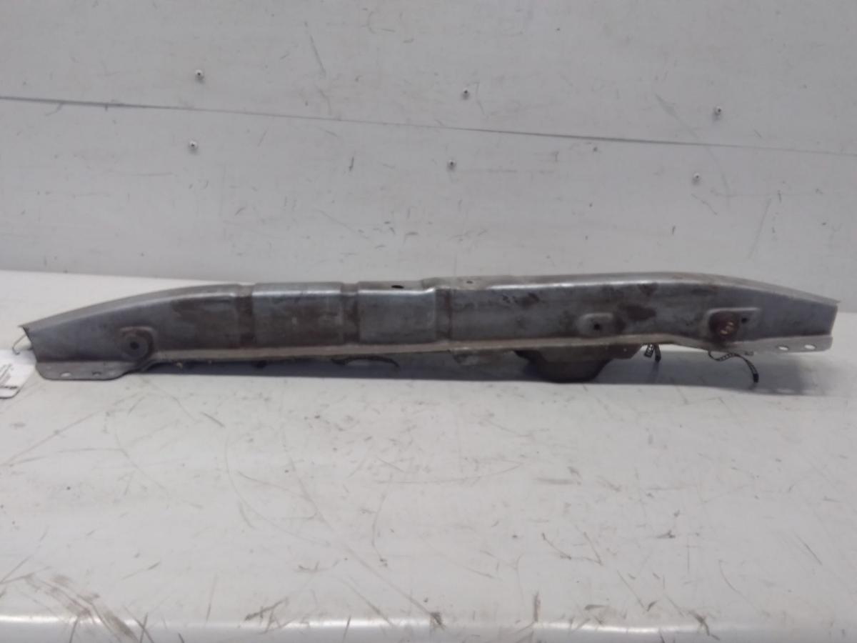 Audi 80 B3 Typ 89 original Quertr&auml;ger vorn unten gletscherblau 1.8 Bj.1989
