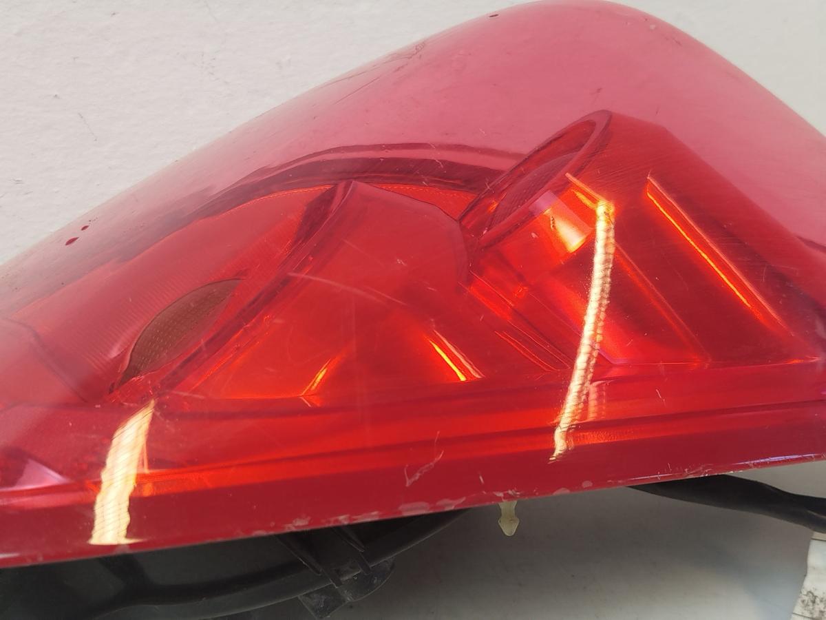 Nissan Primera P12 Fliessheck R&uuml;ckleuchte rechts R&uuml;cklicht starke Kratzer 5trg