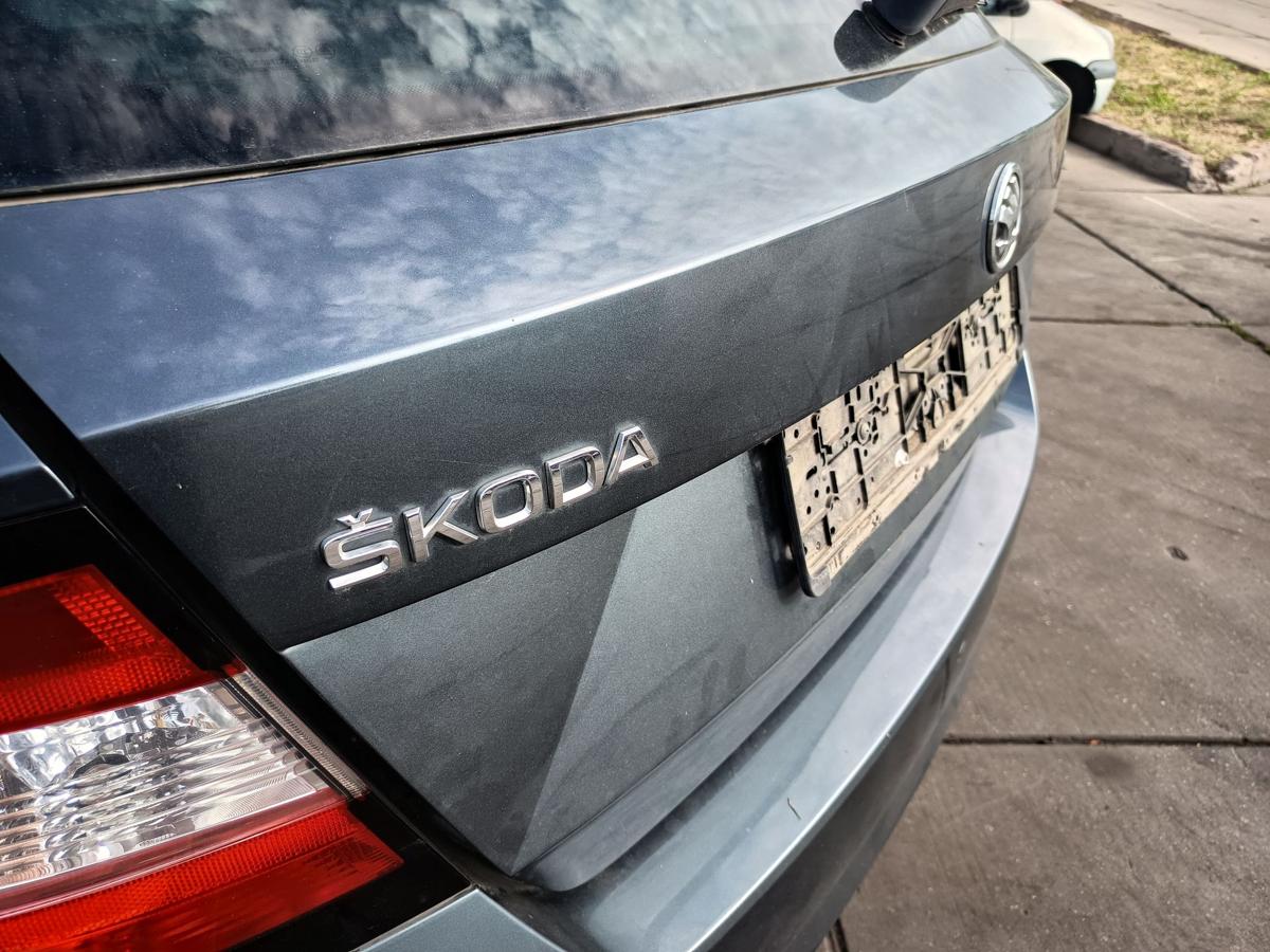 Skoda Fabia III NJ Limo original Heckklappe mit Scheibe F7Y Quarzgrau Bj 2015