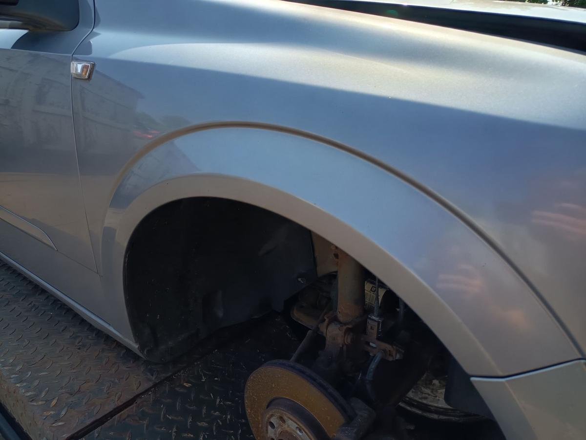 Opel Astra H original Kotfl&uuml;gel rechts Z163 Lichtsilber vor Facelift Bj 2007