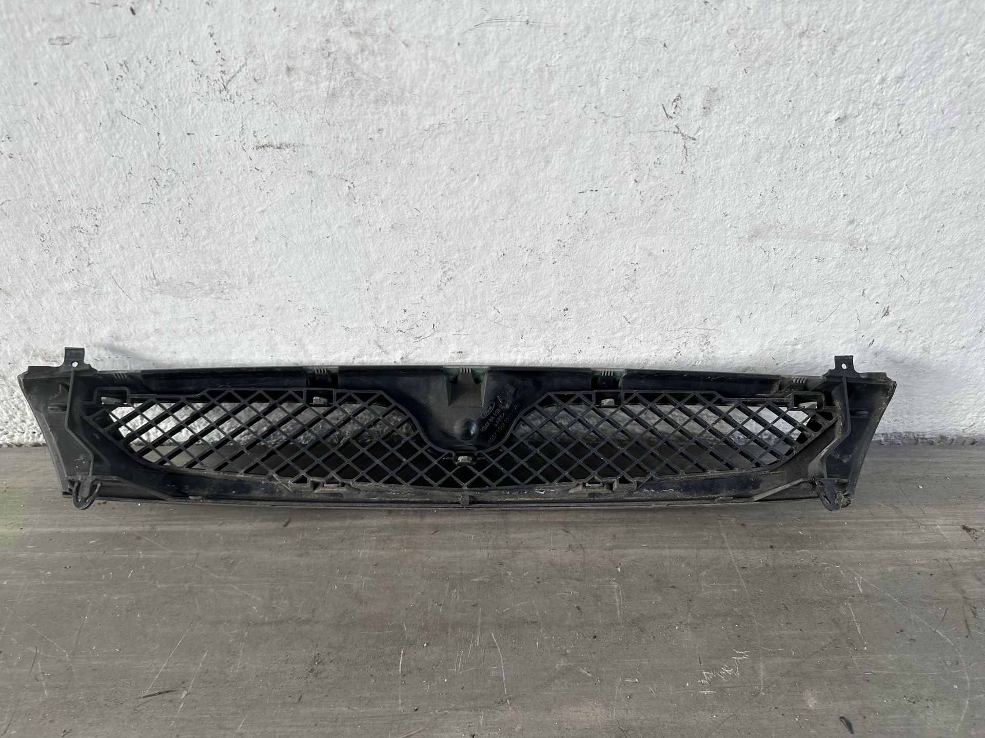 Mazda 121 JBSM Kühlergrill Frontgrill Grill ab Bj 2000