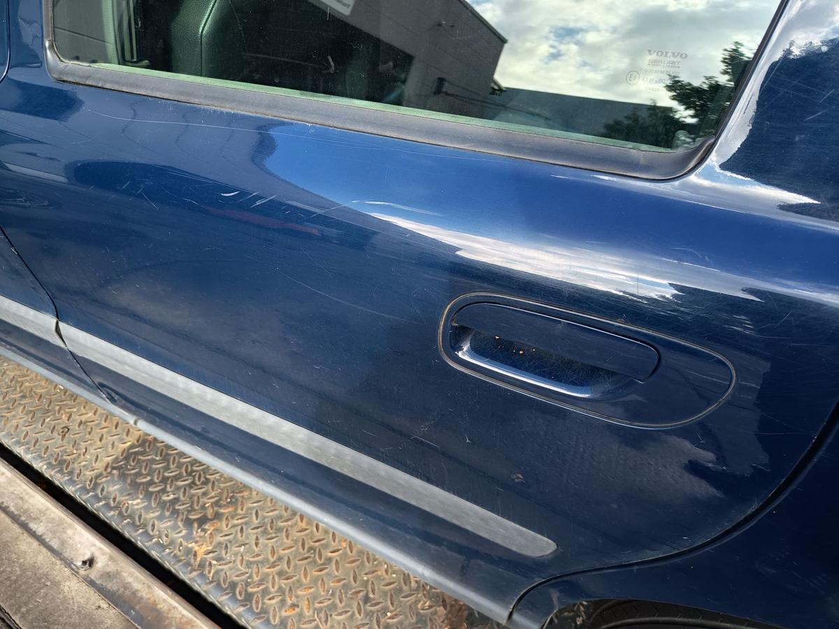 Volvo V70 Kombi original T&uuml;r hinten links Dark blue solid Baujahr 2002