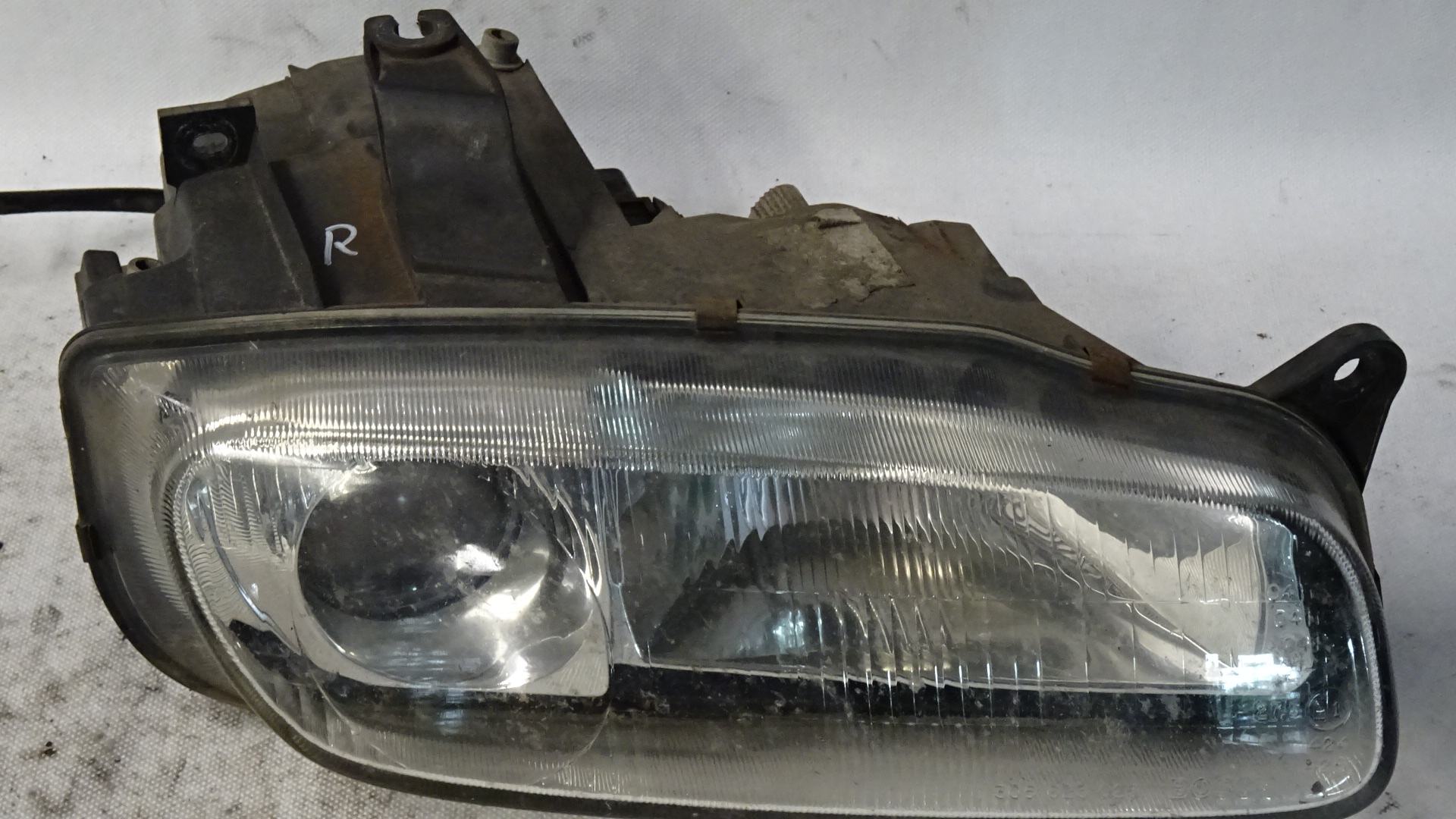 Scheinwerfer rechts Mazda 323F BA Bj.1996 mit LWR Hersteller Bosch LWR Stellmotor außen verbaut 1305623023