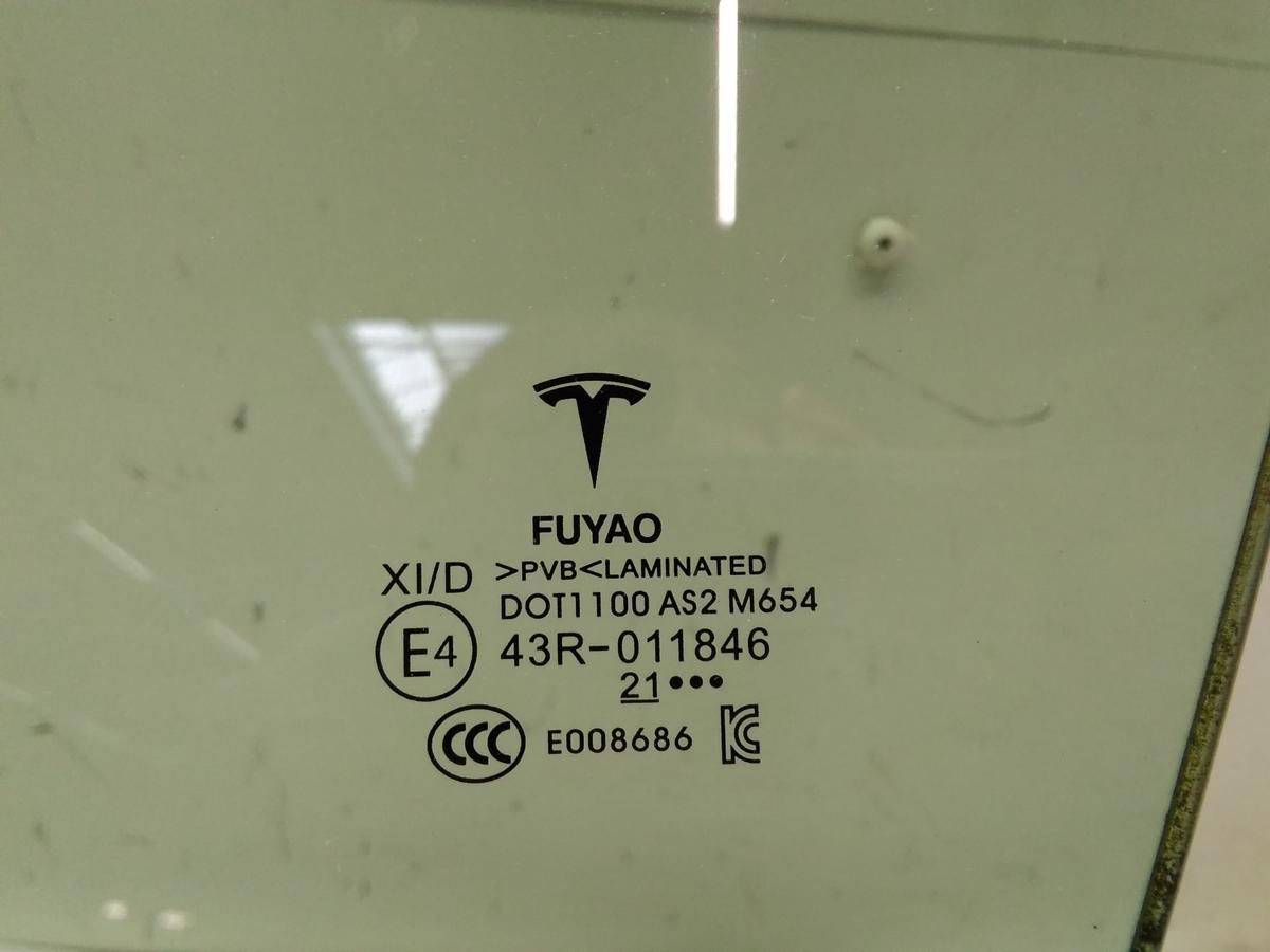 Tesla Model Y original Türscheibe vorn links Verbundglas VSG grün BJ2023