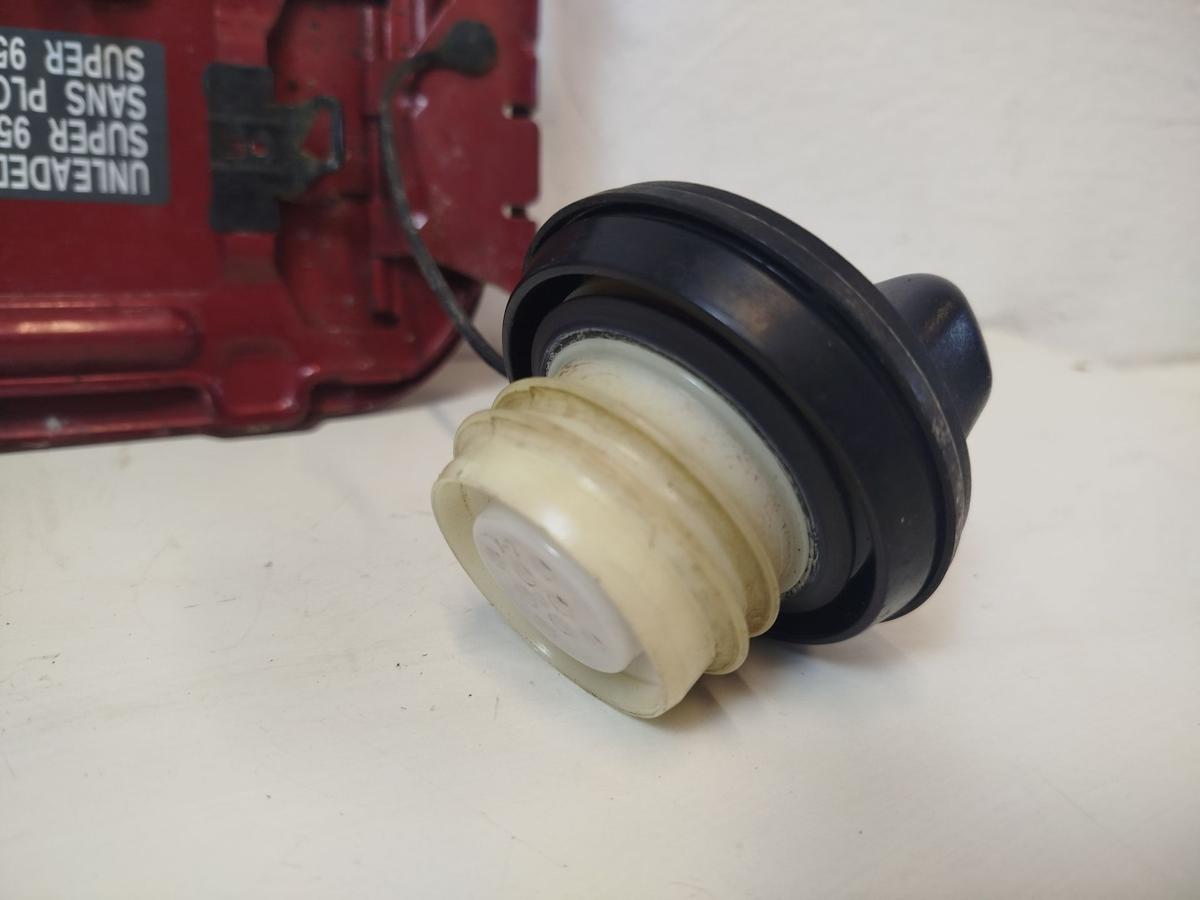 Nissan Qashqai J11 Tankklappe Tankdeckel Tankverschluss NAJ Magnetic Red