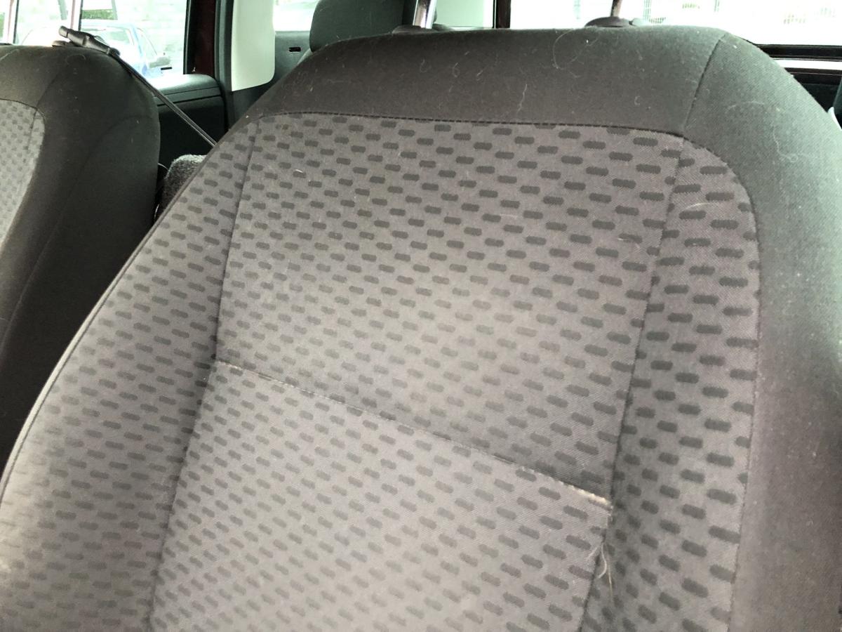 Skoda Roomster 5J Sitz vorn links Fahrersitz Stoff mit Muster ohne Heizung