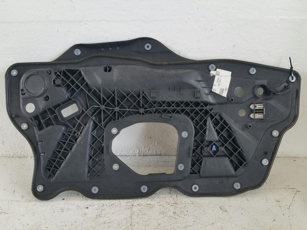 VW Scirocco 3 Typ 13 Bj.08 Grundplatte Aggregateträger Tür links 1Q0837755