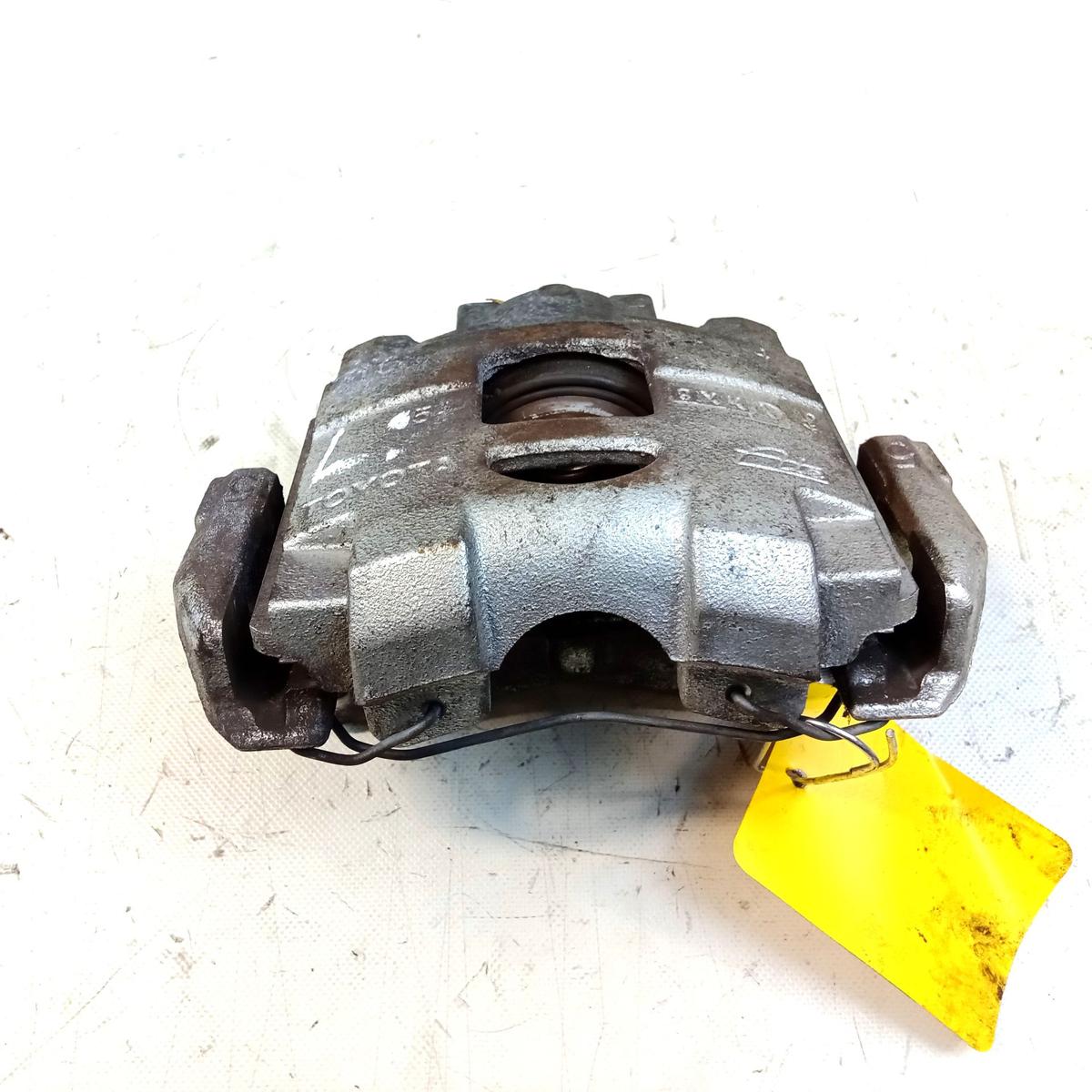 Toyota Yaris 3 Hybrid XP13 original Bremssattel vorn links mit Tr&auml;ger Bj.2020