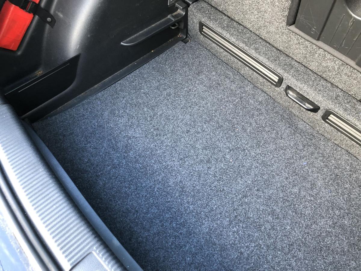 VW Golf Plus 2 II 5M Bodenbelag Kofferraumboden Unterteil Abdeckung Pannenset